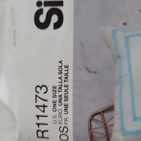 Simplicity Pillows Pattern - Picture 4 of 5